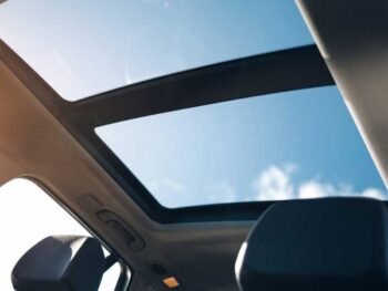 Beda Sunroof dan Moonroof