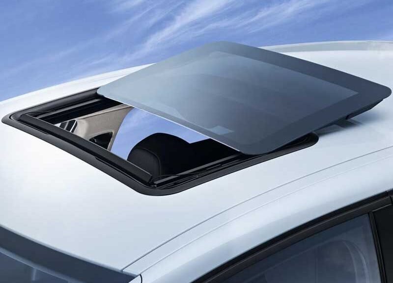 Perbedaan Sunroof dan Moonroof
